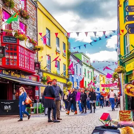 1 Minute To Everywhere! Centre * Galway