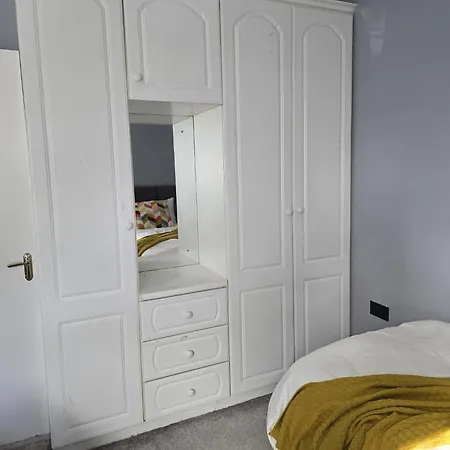 1 Minute To Everywhere! Centre Apartment