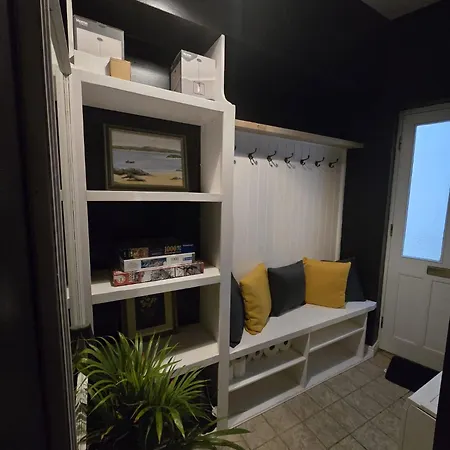 1 Minute To Everywhere! Centre Apartment *
